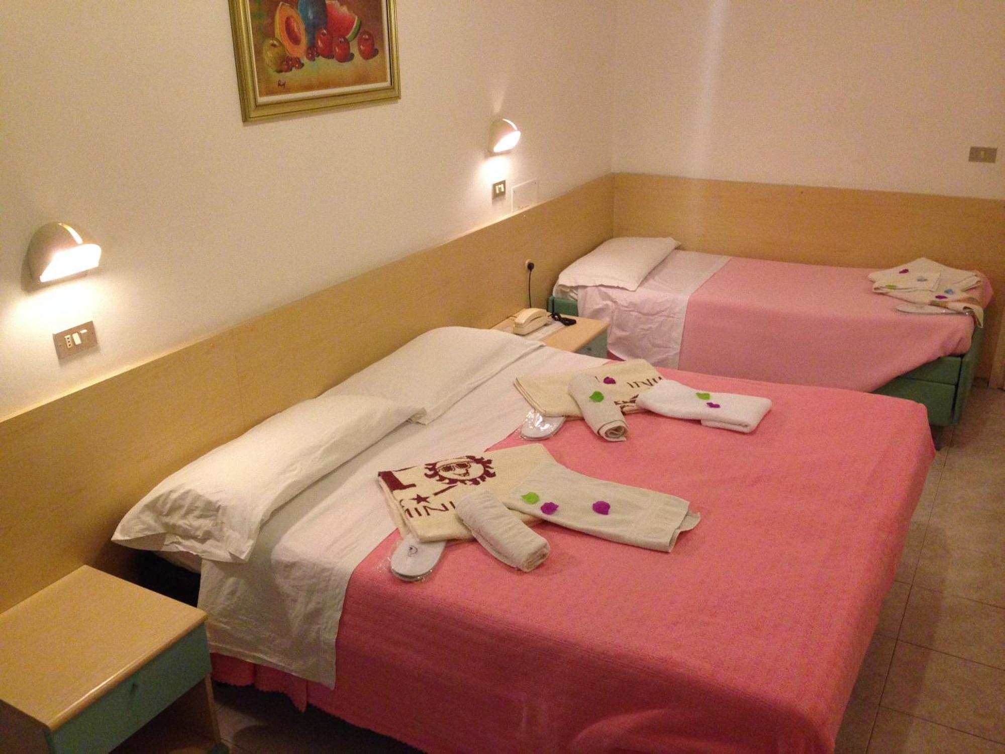 Hotel Peonia Rimini Rum bild